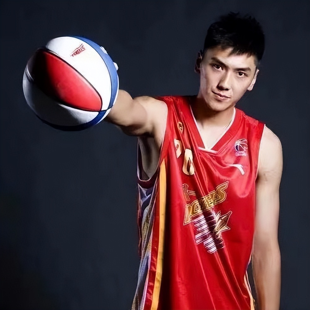 翟凌曾被誉为第一车模,第一车模翟凌