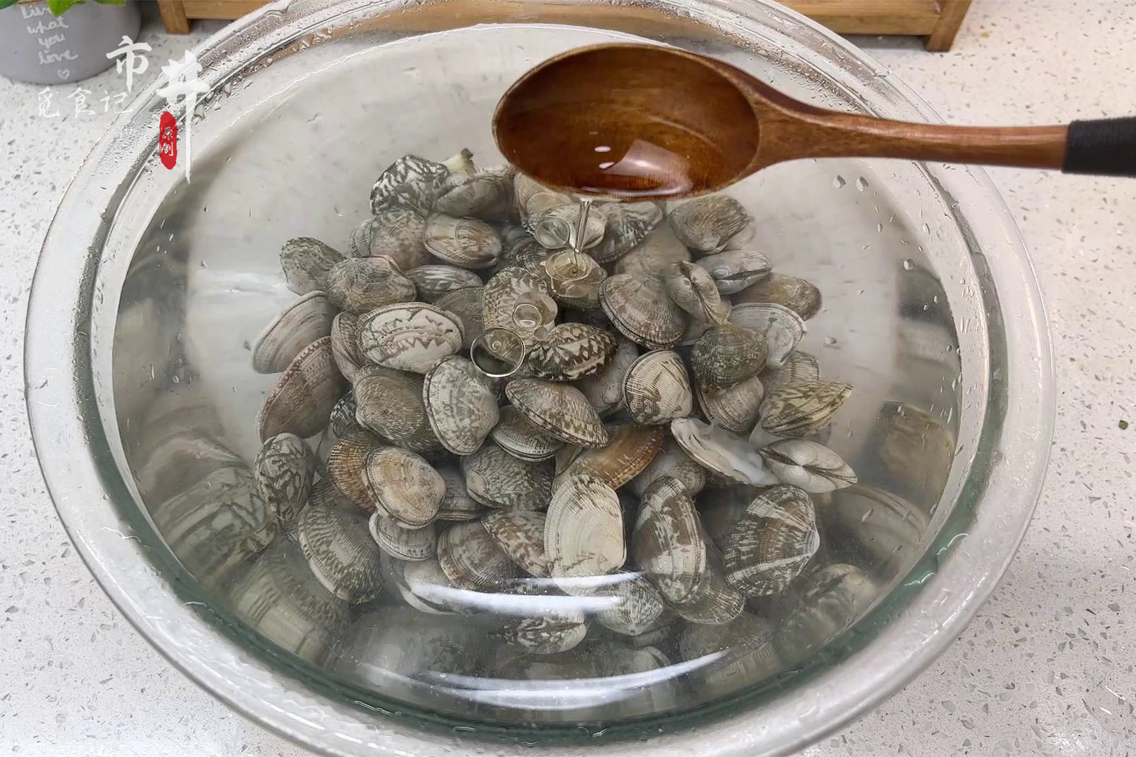 夜市里的花甲粉丝自己在家也能做,摆摊做花甲粉一份多少粉