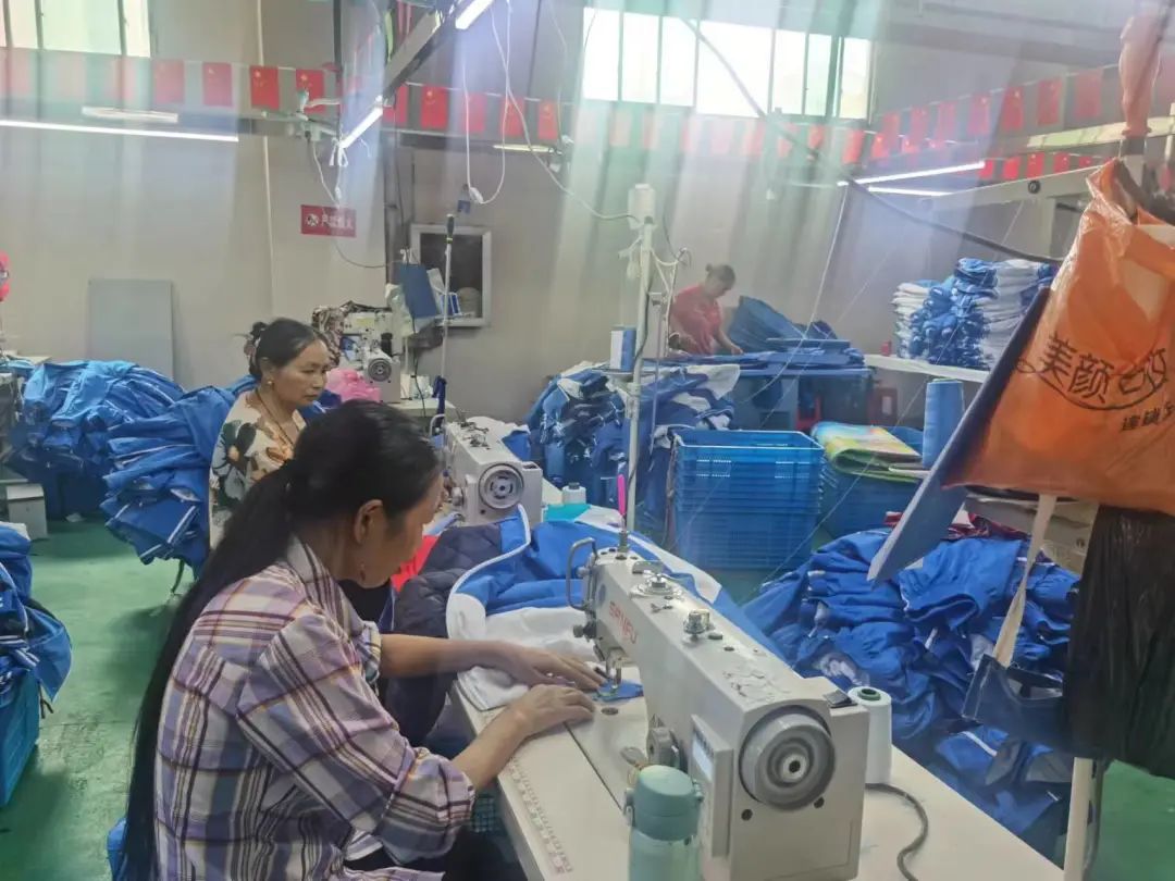 璐靛窞鏉戣秴鐜板満鐩存挱,璐靛窞鏉戣秴鐩存挱