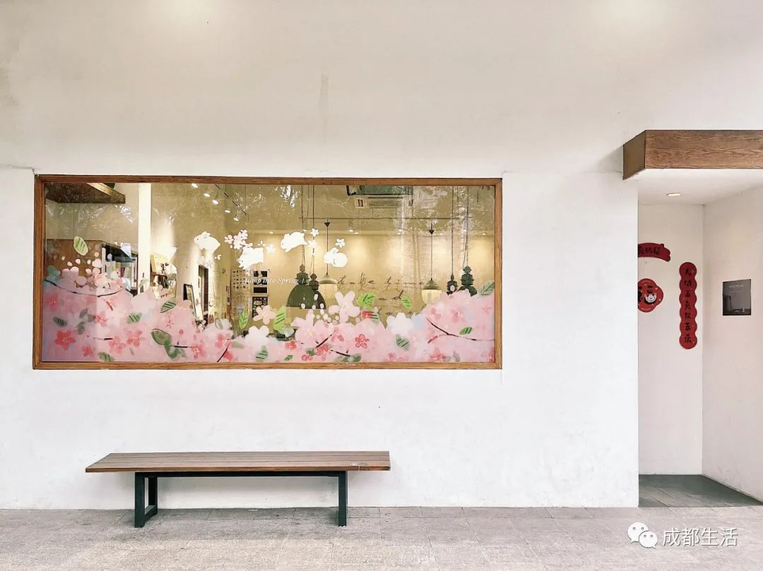 12条时髦老街，长满晒太阳的成都人