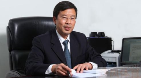 中国人适合踢足球吗,中国人适合打篮球还是踢足球