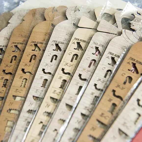 有莎草纸还用泥板写文件？象形文字演变成字母文字？您在讲笑话