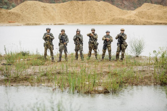 乌军10个旅围攻顿涅茨克,乌军10个旅展开猛攻