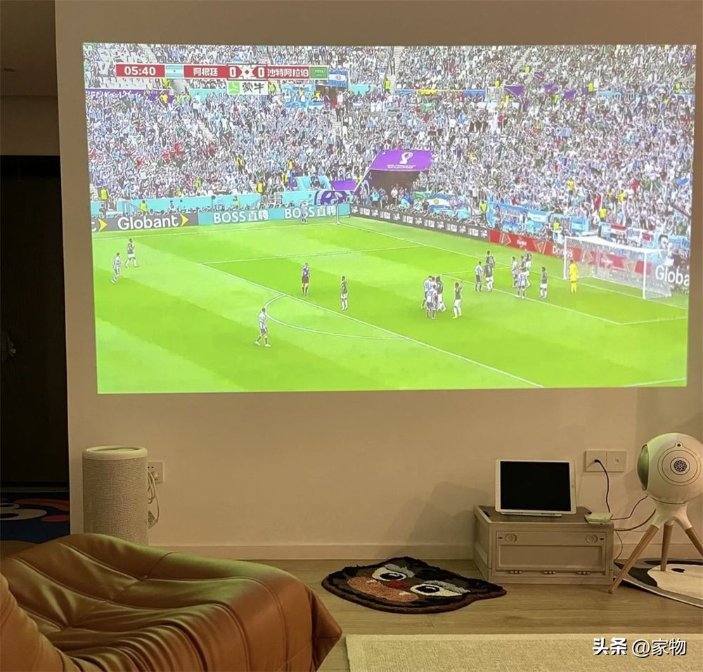 布置豪华客厅看世界杯,足球球迷怎么装饰自己的房间