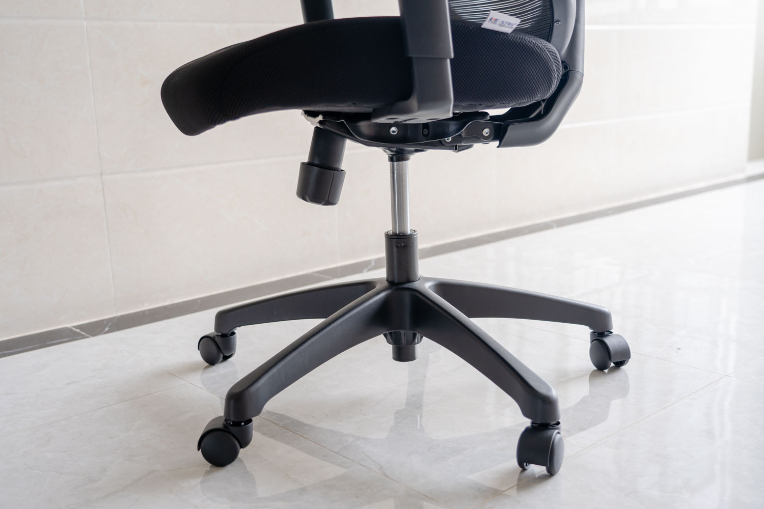 永艺入门级人体工学椅横评,永艺双背联动人体工学椅评测