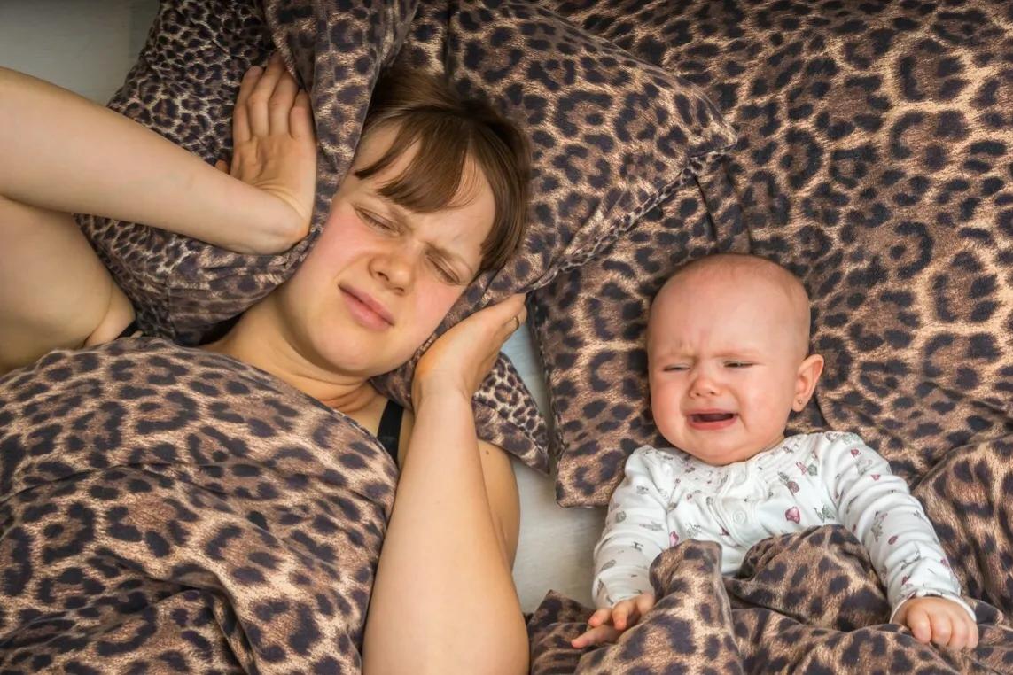 宝宝睡着突然哭闹发脾气,别着急责怪,可能是身体的“求救”信号