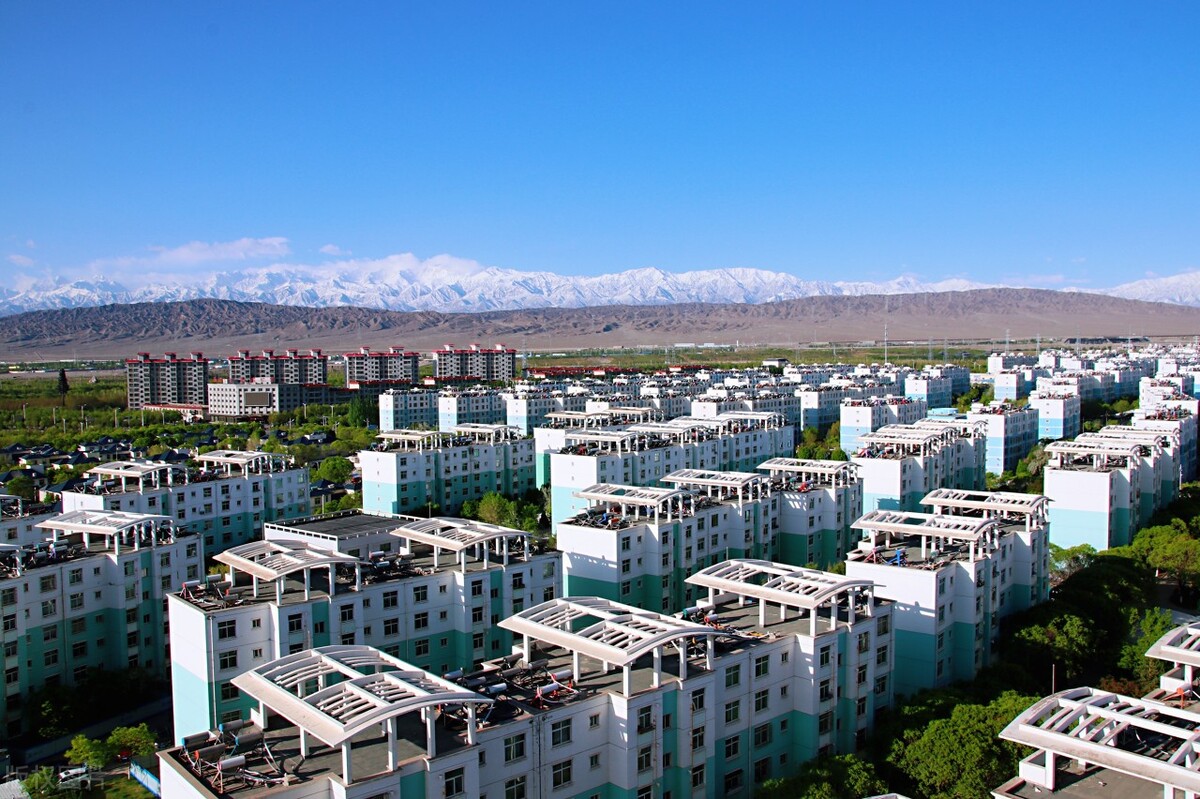 这个戈壁小城为何飞机、高铁、火车这么便捷