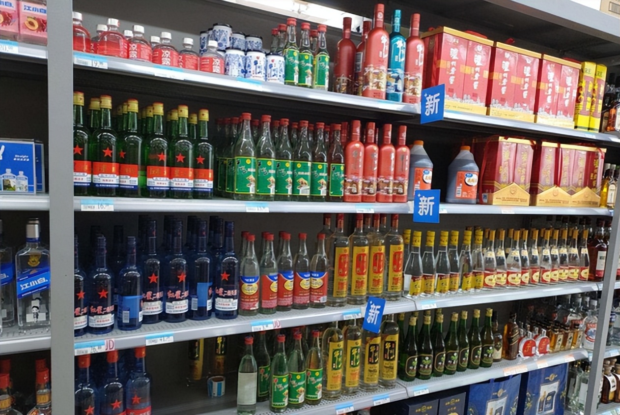 红星二锅头蓝瓶和绿瓶的怎么选,红星二锅头蓝瓶53有一股味道