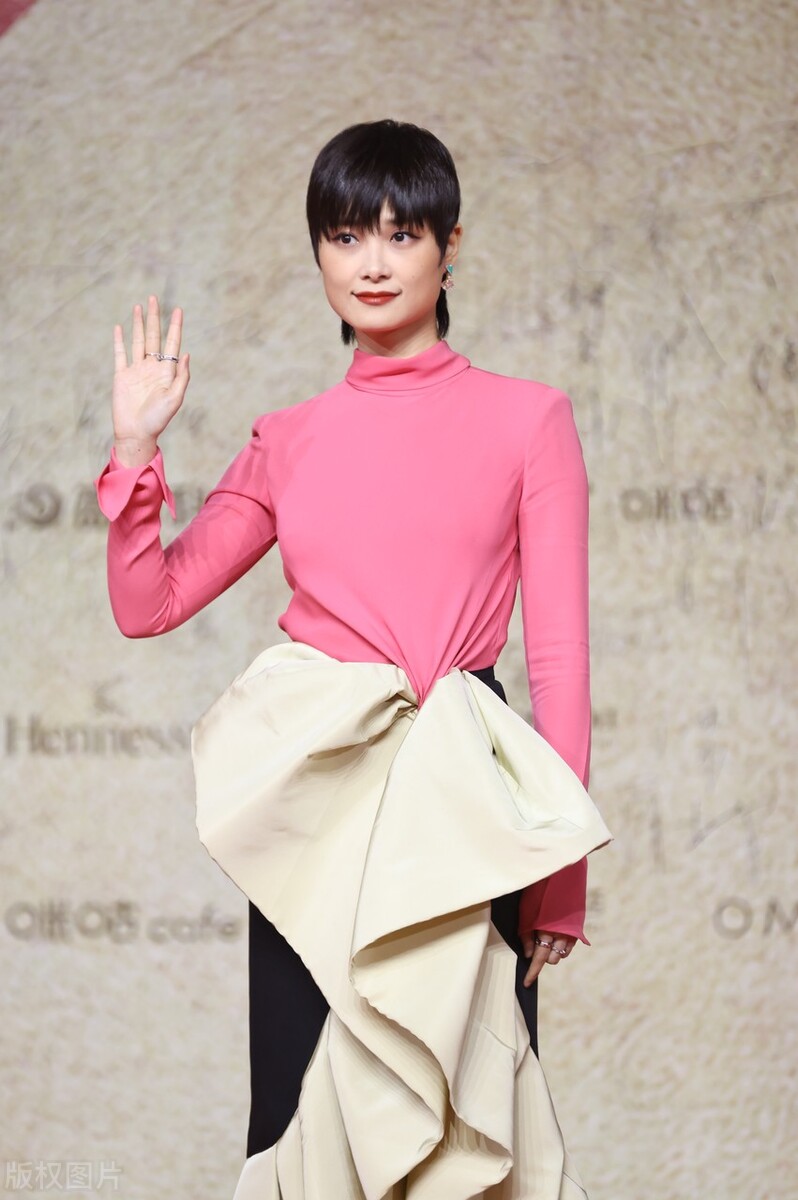 一个时代的逝去一段岁月的追忆：港圈辉煌三十年，豪门盛宴终须别