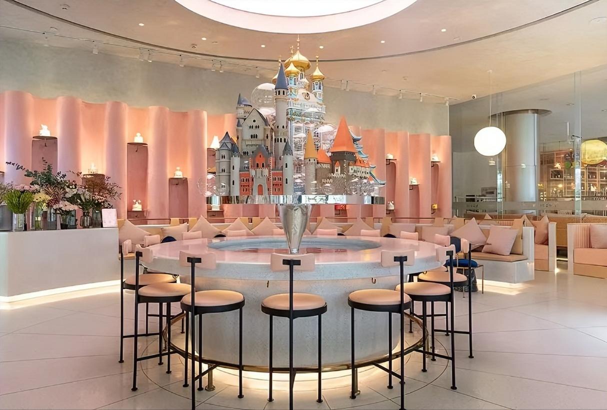 一个蛋糕1314万，中国首家1亿网红店凉了，搬出易烊千玺也没用