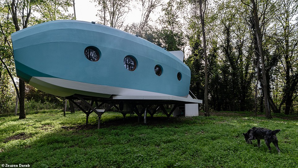 一个小女孩建造自己的房间,13岁少女自己设计制造飞机