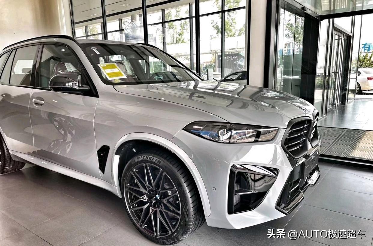 宝马x5m4.4tv8双涡轮增压发动机,全新宝马X5M