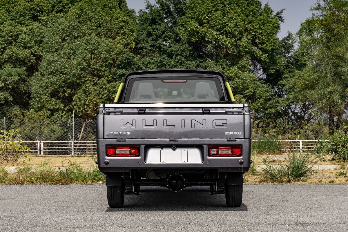 年轻人的第一辆车十万落地,年轻人的第一辆五菱