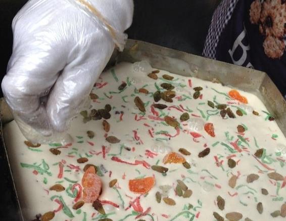 梅花糕一锅卖,梅花糕店铺