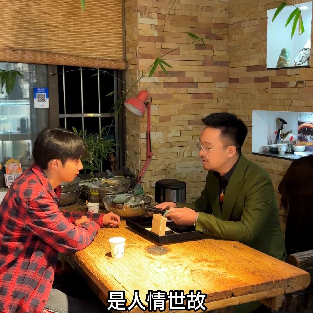 龙校长手镯是真的吗,龙校长聊手镯