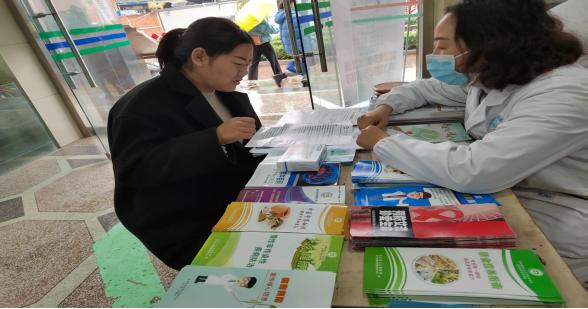 「我为群众办实事」华宁县人民医院中医医院开展“多科联合下乡义诊”活动