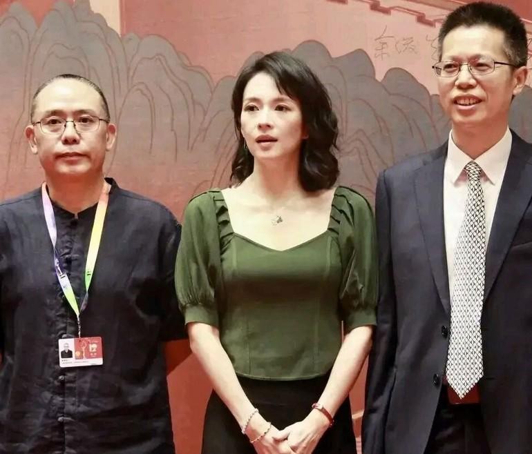 章子怡的露脐装几成笑柄,章子怡身材傲娇真是魅力四射