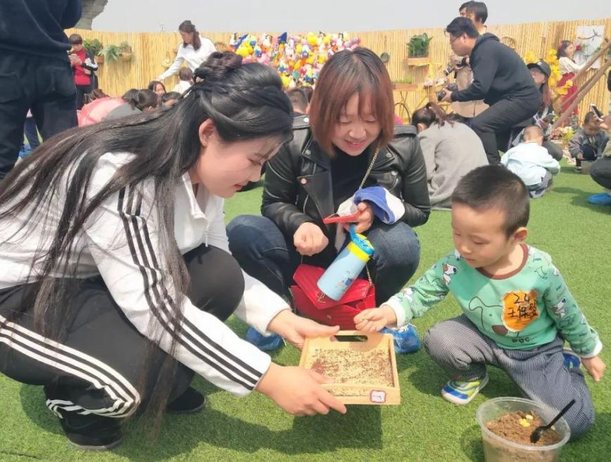 名牌变山寨?同班学生因撞衫拿错衣服,宝妈讨要,对方却倒打一耙