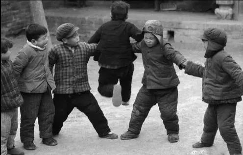 乡村里的石碾浓浓的乡愁,乡村的记忆乡愁的记忆