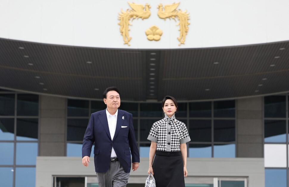 新一任韩国总统夫人,韩国现任总统夫人出访照片