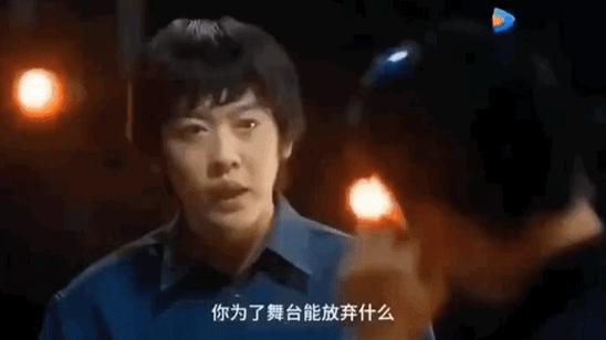 张艺兴问谷爱凌有没有冰墩墩,张艺兴连线谷爱凌为什么尬倒一片