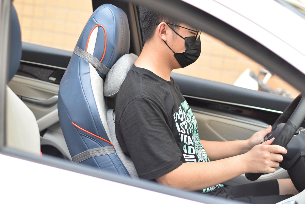 轻松兔记忆棉释压汽车套装：不仅有头枕还有腰靠，开车更舒服