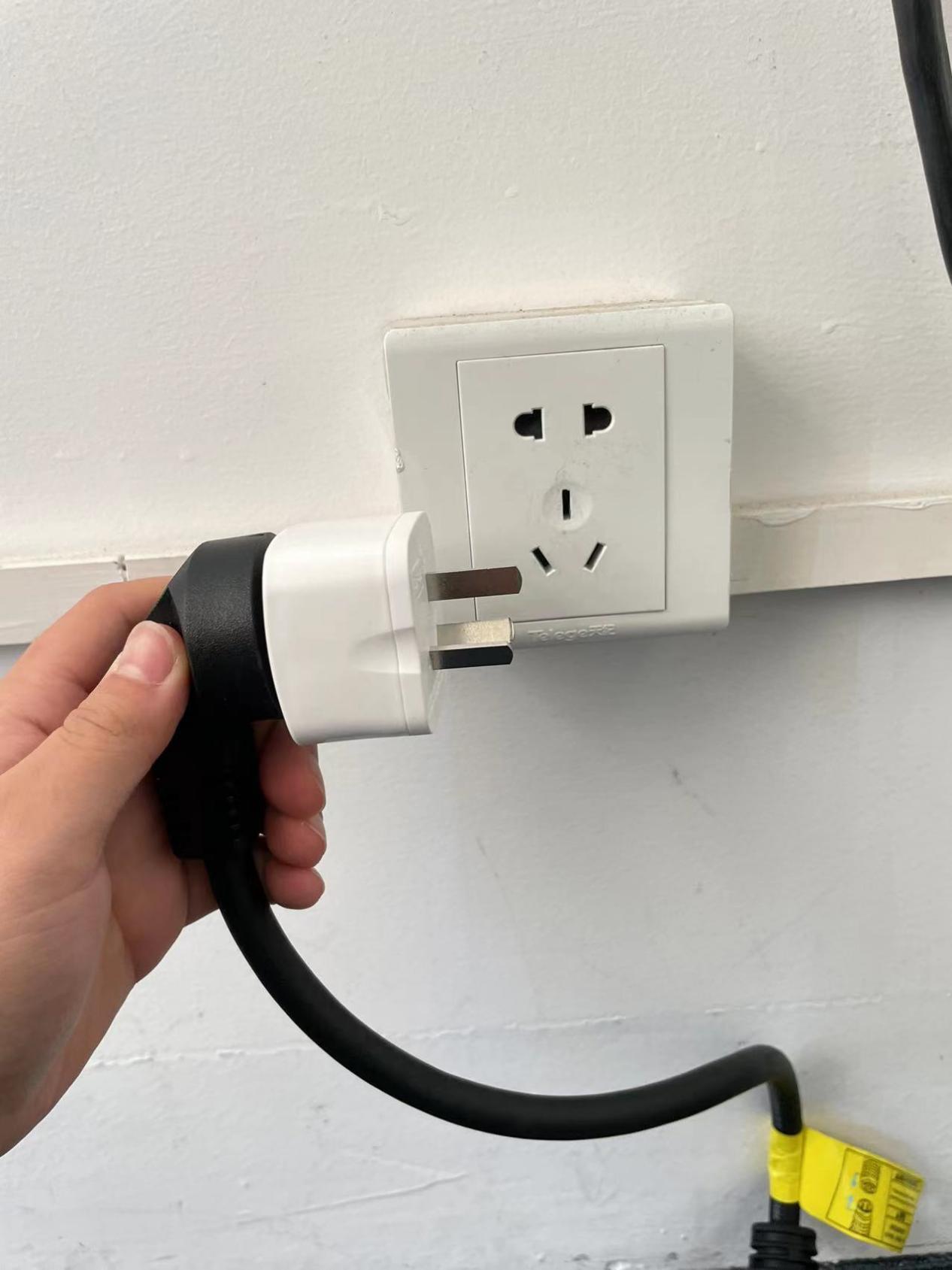 欧拉闪电猫家用充电讲解,欧拉闪电猫的充电口怎么打开