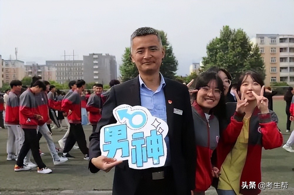 西安博雅艺术职业中学政治老师,西安博雅艺术中学薛老师