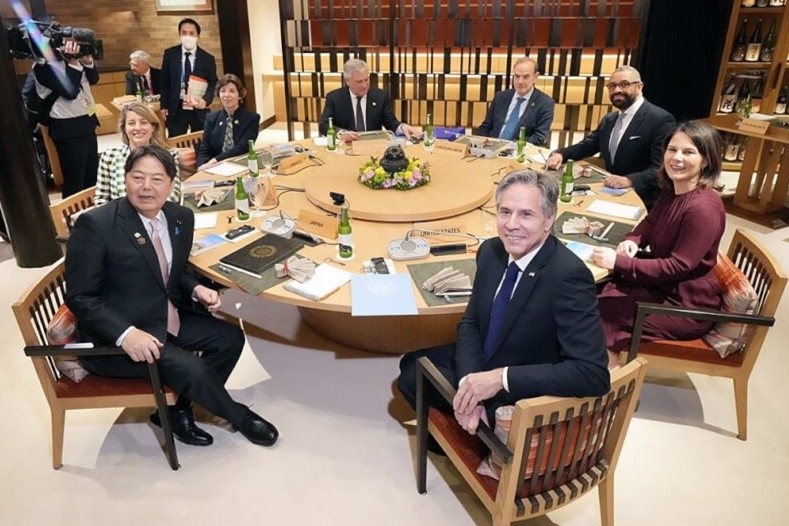 棣欐牸閲屾媺宄颁細缇庡浗绔嬪満,棣欐牸閲屾媺宄颁細鐩稿叧璇勮