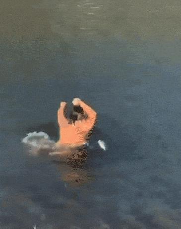 今天在老婆包里发现的,她说是治牙疼的,我觉得不像啊。