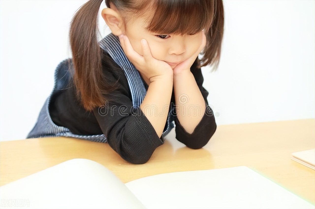 古诗词背默好难？帮助孩子打入诗人朋友圈，一招见效，劲足效果好