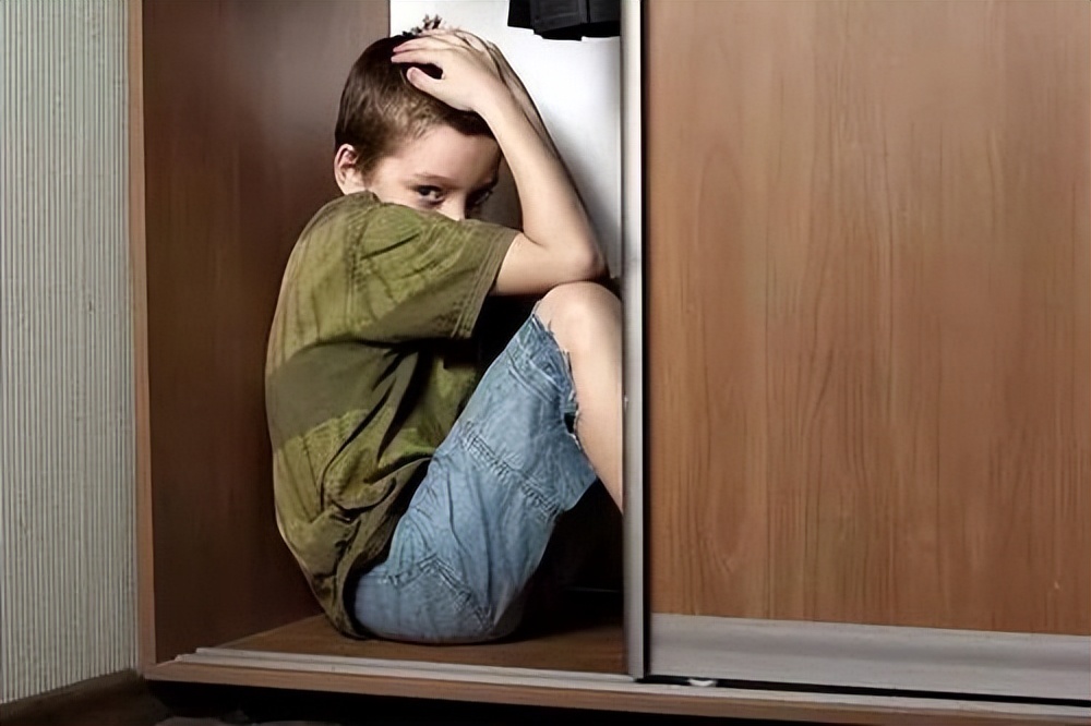 永远不要穿别人的旧衣服,长期被“施舍”将导致自我价值受损