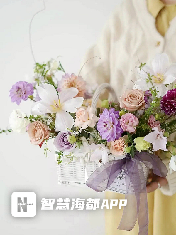 又酷又野！福州两个小姐姐专卖“奇花异卉”