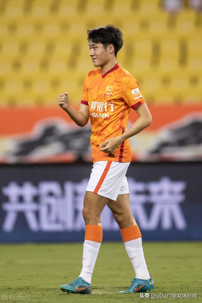 张华峻武汉足球,张华峻进球