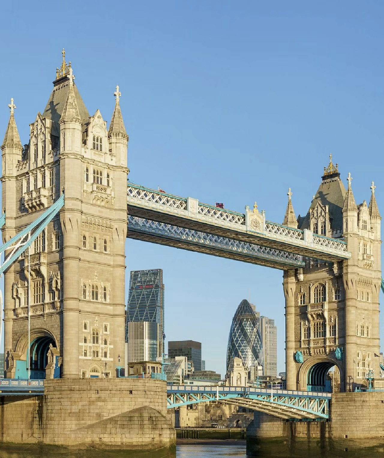 伦敦塔桥建造历史,伦敦塔桥附近的建筑