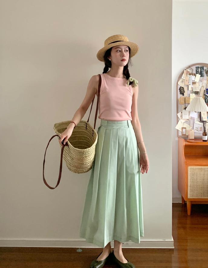 时尚潮流百搭垂感面料阔腿裤穿搭,蓝衬衣配藏蓝色阔腿裤慵懒风