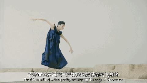 观点|一块布，永恒褶皱：给乔布斯设计黑色毛衣的三宅一生去世