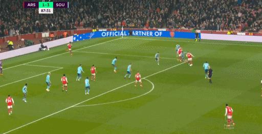 梅西两球巴萨阿森纳,梅西挑射破门阿森纳