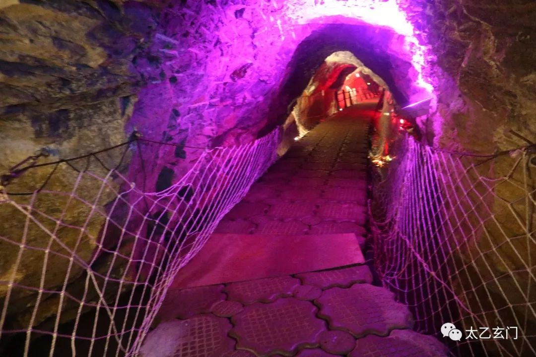 北京八奇洞显圣龙潭,最近发现的最大溶洞