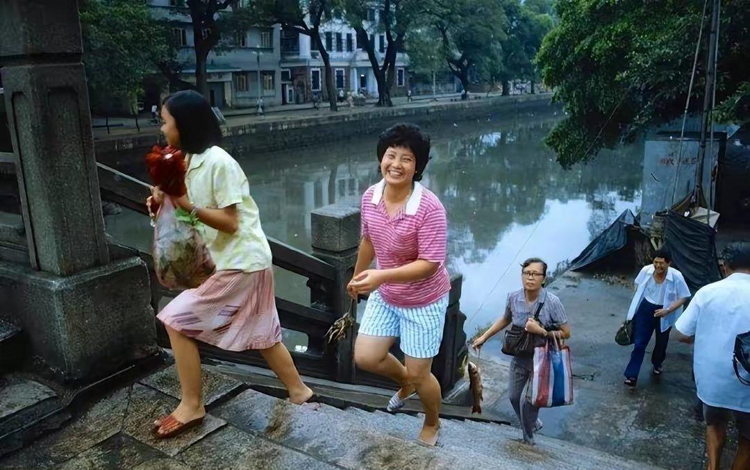 日军兽行：当着男人的面玷污了女儿，临走还残忍割下妻子乳房