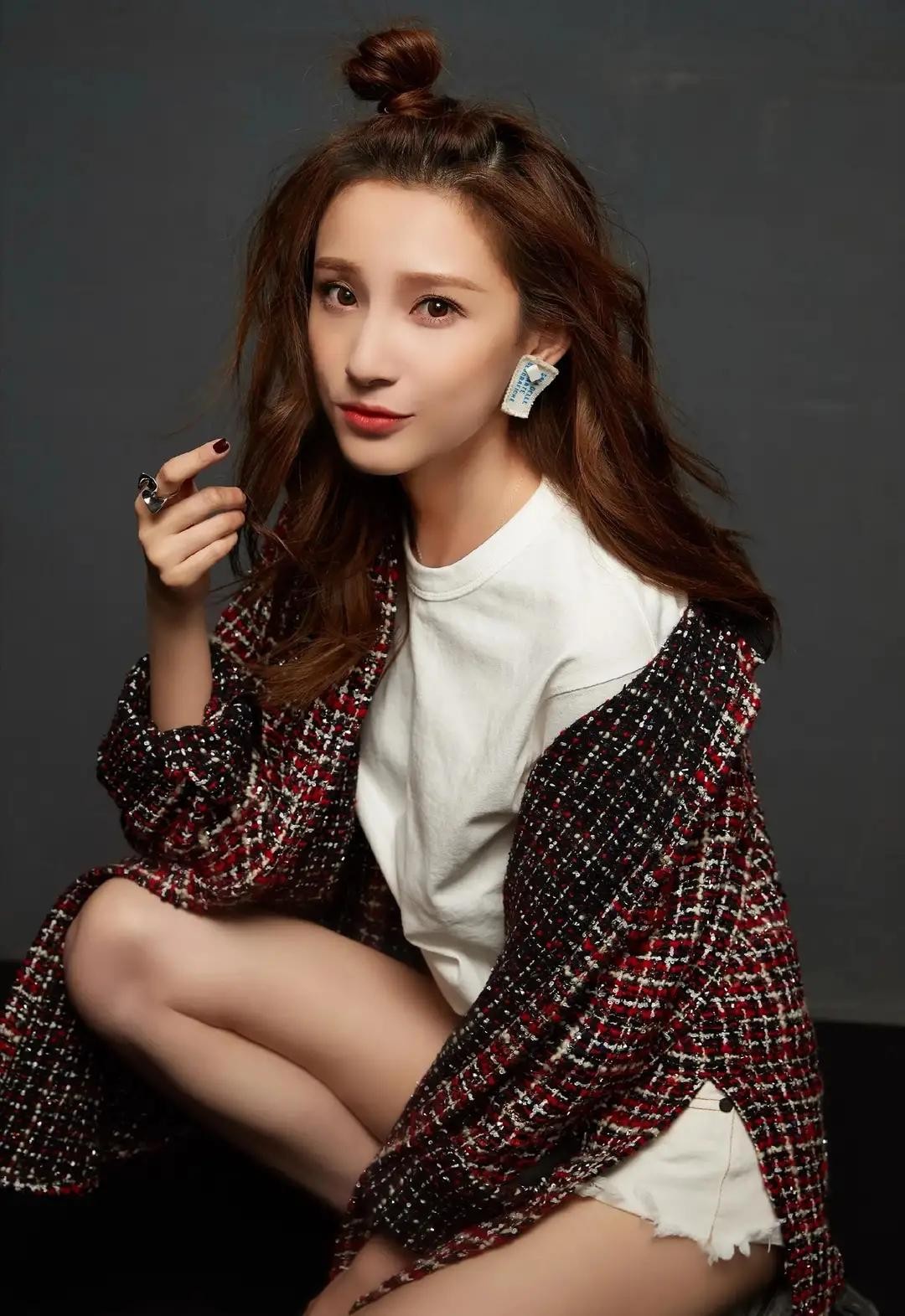 春晚新主持人马凡舒视频,春晚主持人马凡舒妆容解析