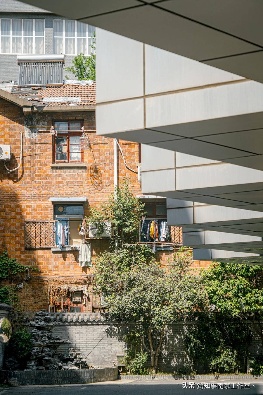 南京省中医门外，侯家桥道寻常