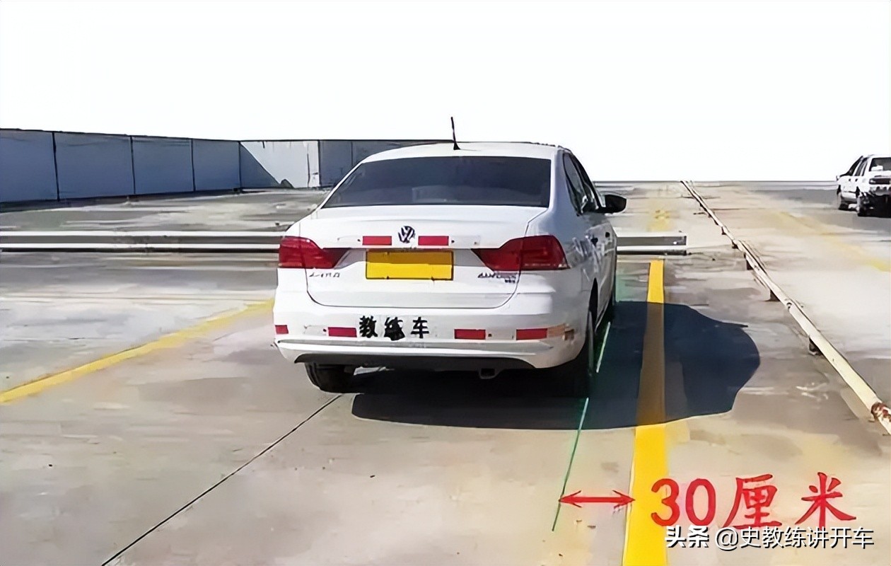 科二为什么看不准边线直线点位,科二如何找30公分边线对准雨刮器