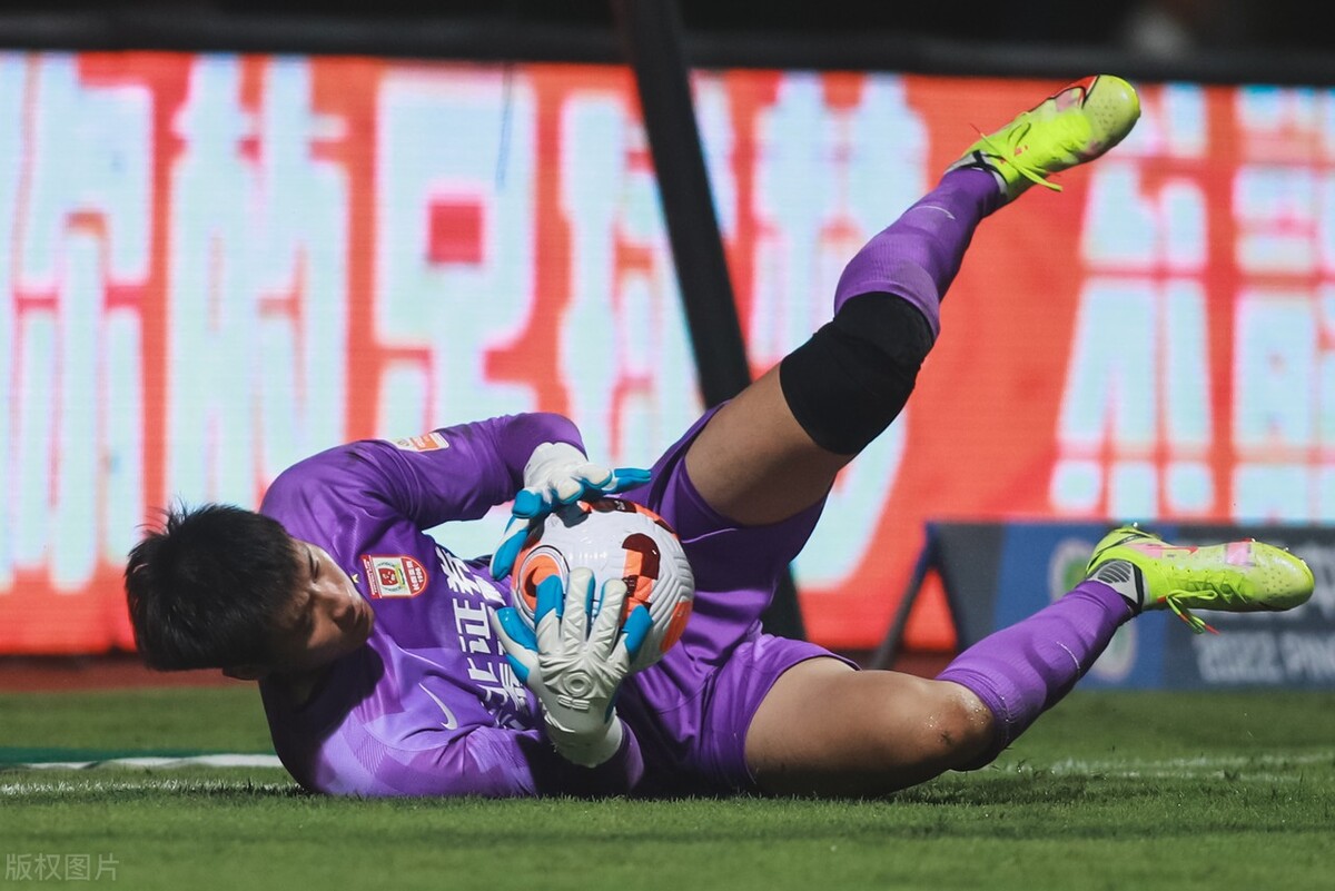 刘伟国各种失误,刘伟国2019十佳扑救