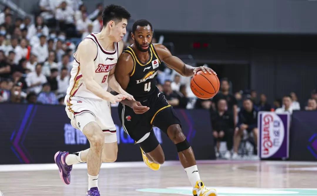 辽宁球迷对杨鸣的评价,辽宁队对杨鸣的评价