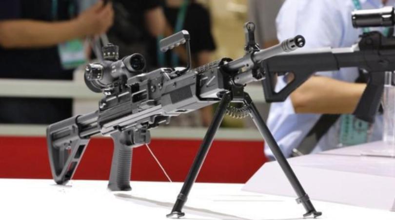 弹链供弹轻机枪,双弹匣供弹轻机枪