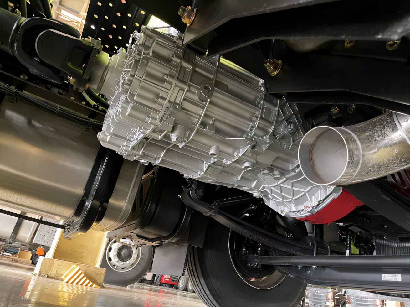 大运重卡v9自动挡操作方法,大运v9重卡新款内饰