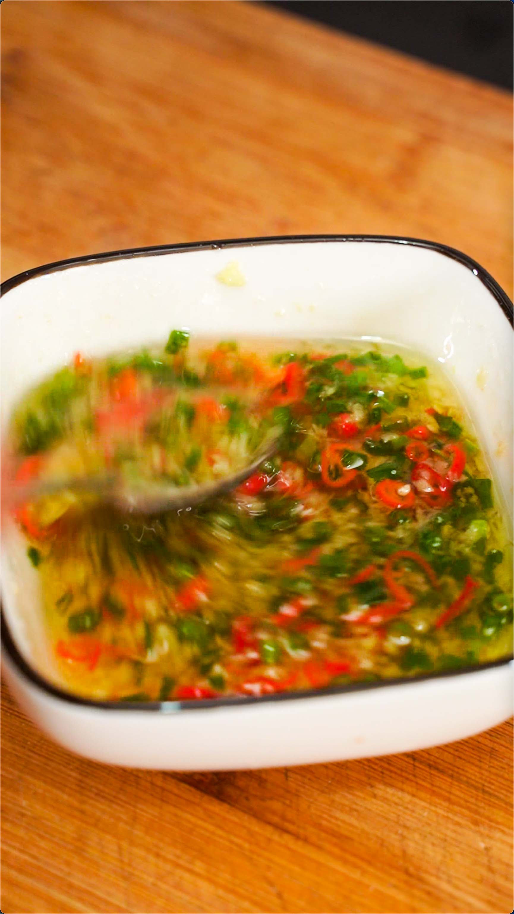 大厨教你做白切鸡视频,白切鸡这样做皮滑肉嫩超简单学会