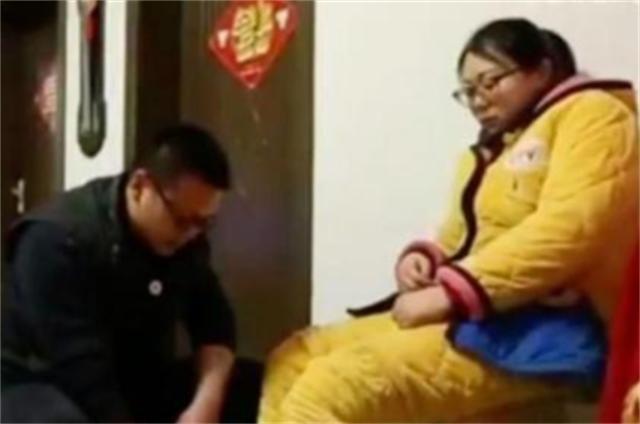 女友成植物人医生劝放弃，农村小伙呵护10多年，如今决定领养孩子