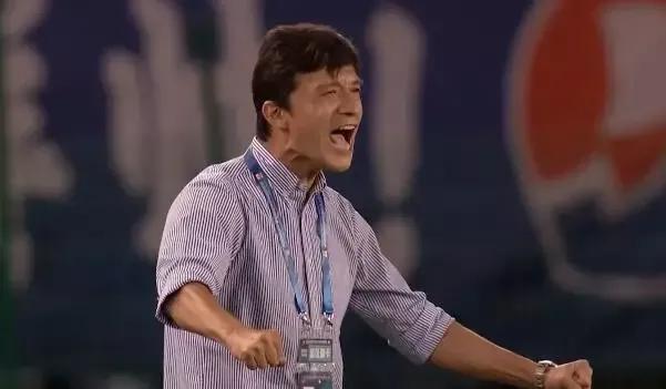 国足必须打好翻身仗，主教练在哪里，咱得好好白话白话